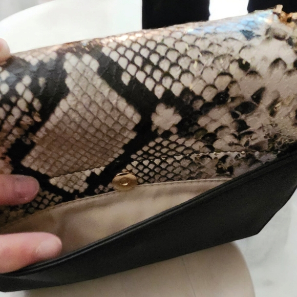 NWT INC International Concepts Sibbell Crossbody Bag Gold Snake/Black 2 PC set - Picture 7 of 15